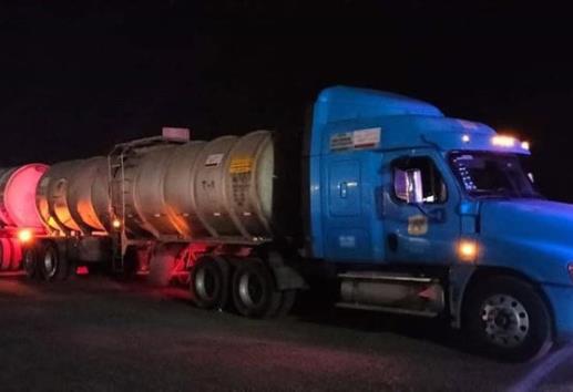 Detienen a roba tráileres; había secuestrado unidad y conductor en Palmar de Bravo