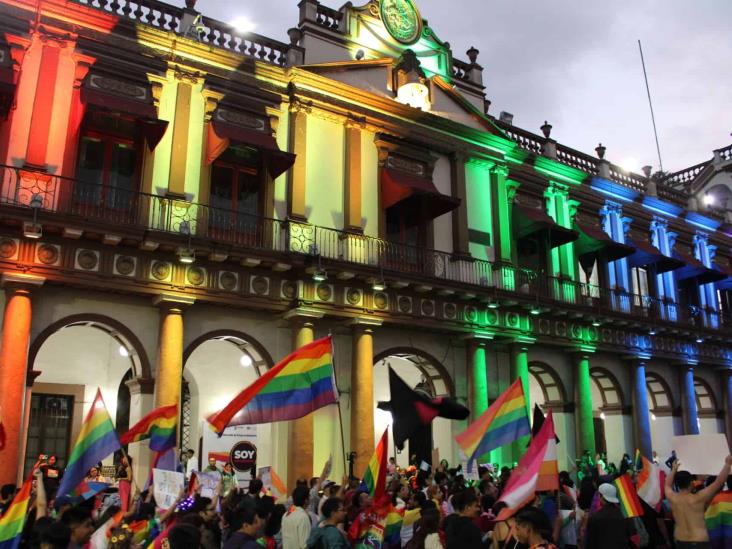 Mes del orgullo: lucen banderas arcoíris en Xalapa; ¡que viva la diversidad!