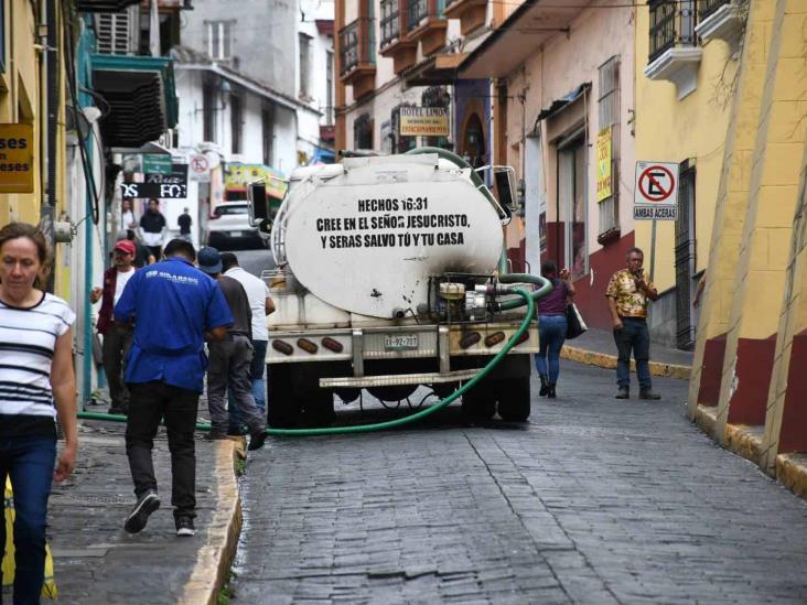 Lucran con sed de Xalapa: estafadores acechan con pipas falsas a la capital