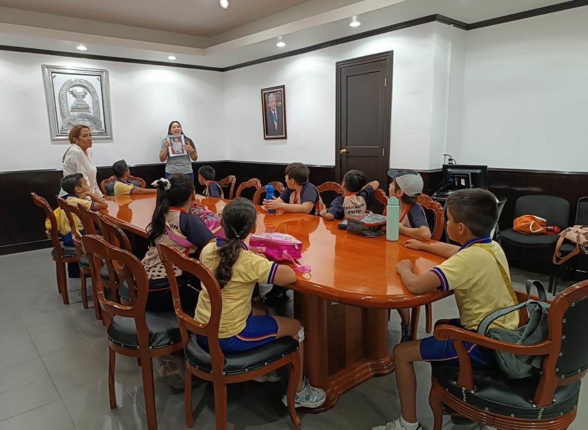 Participan niños en ´Visitas Guiadas´ en el Palacio Municipal