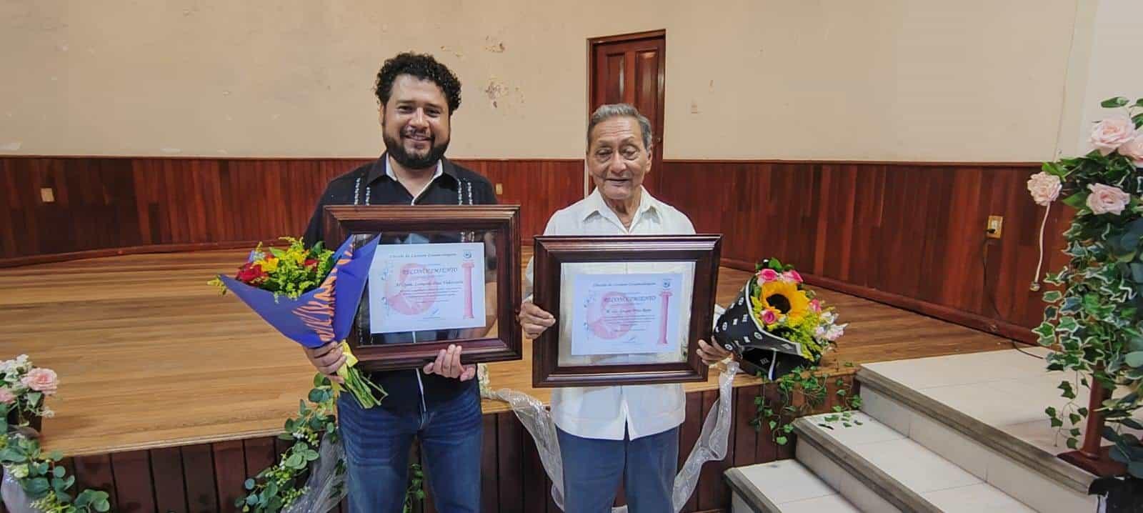 Entregan reconocimientos a Gaspar Frías Rayo y Leonardo Díaz Valenzuela en Cosamaloapan