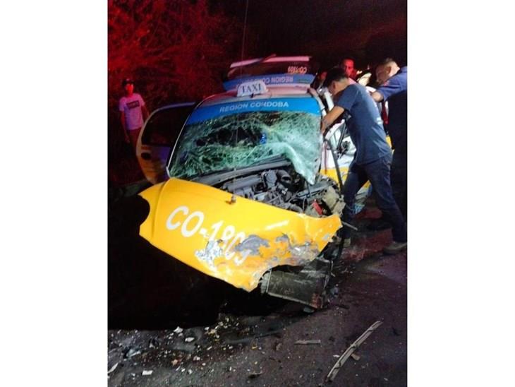 Aparatoso accidente en Soledad de Doblado, taxista pierde la vida