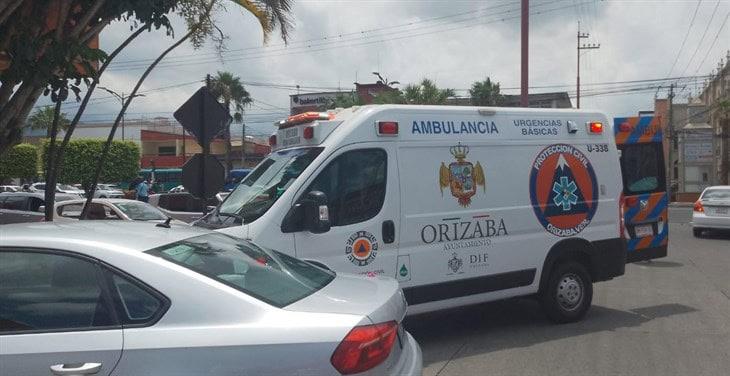 Ancianito es atropellado afuera de centro comercial en Orizaba