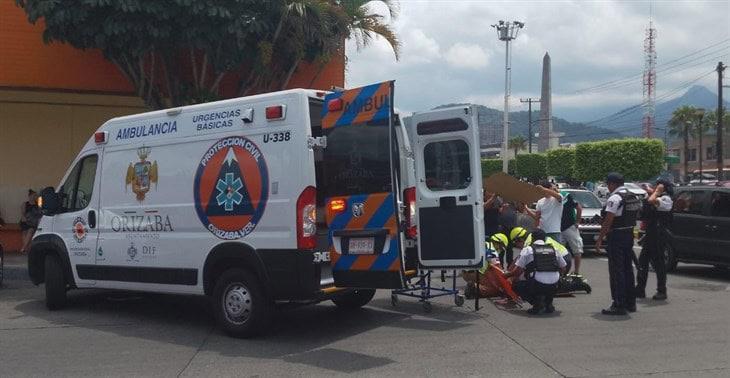 Ancianito es atropellado afuera de centro comercial en Orizaba