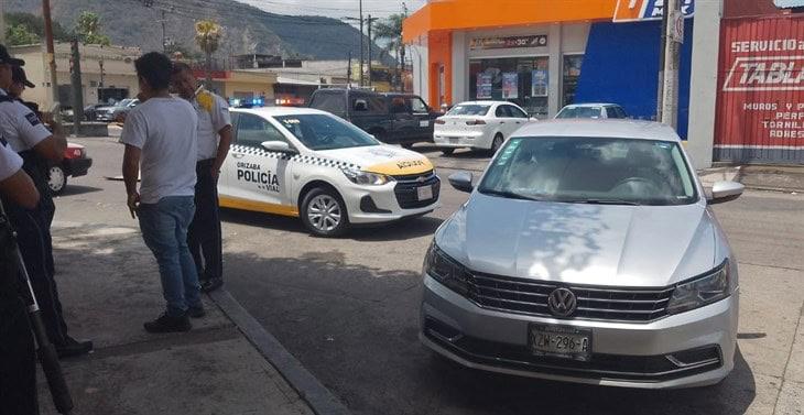 Ancianito es atropellado afuera de centro comercial en Orizaba