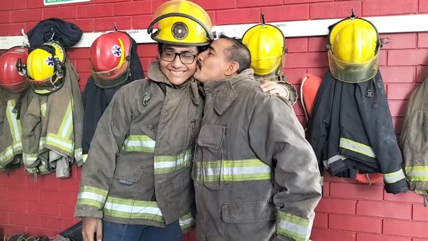 Día del Padre: Raymundo tiene 24 años de ser bombero y su hijo sigue su ejemplo en esta profesión