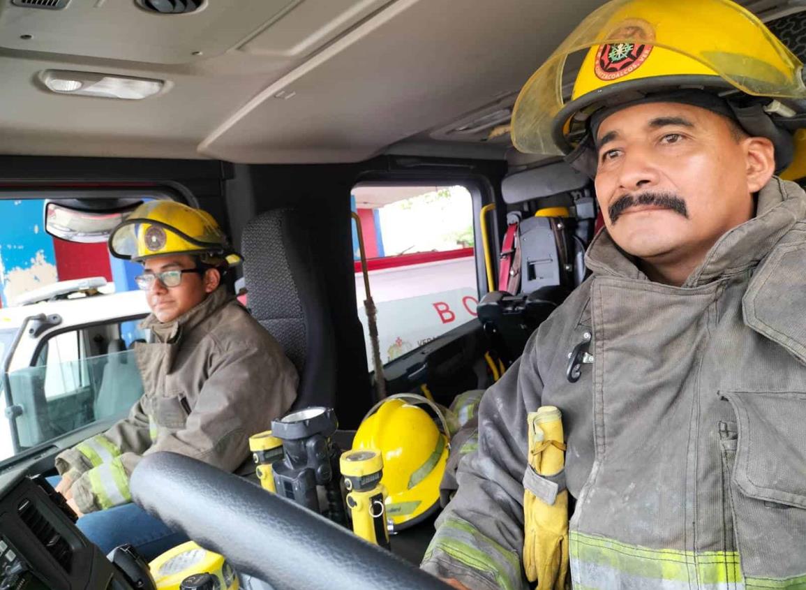 Día del Padre: Raymundo tiene 24 años de ser bombero y su hijo sigue su ejemplo en esta profesión