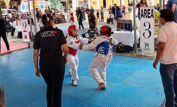 Escuela Dark Dragóns de Misantla destaca en torneo de taekwondo en Puebla