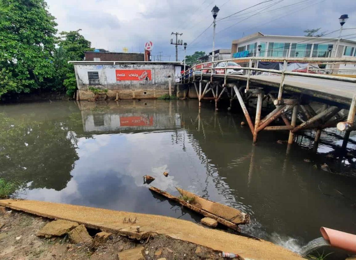 Comerciantes del centro de Las Choapas temen por desbordamiento de arroyo El Control