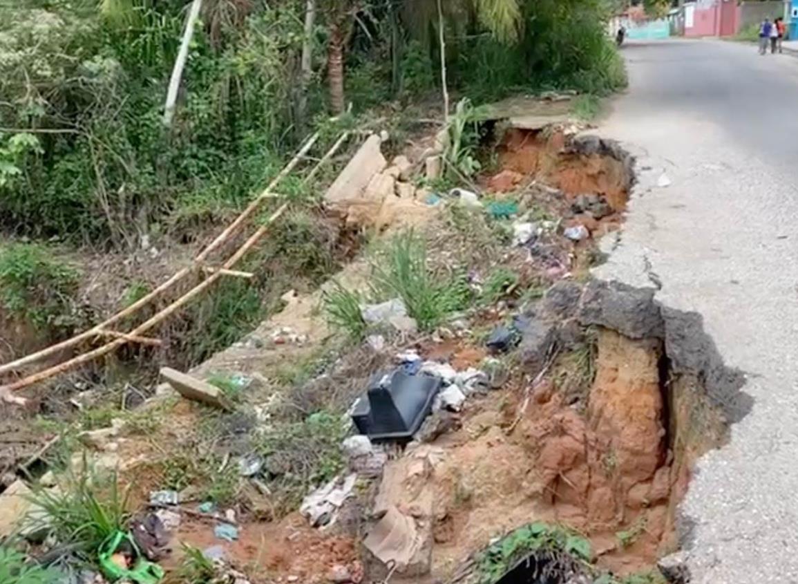 Temen colapso de puente en Agua Dulce; cada día más deteriorado | VIDEO