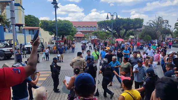 Violenta protesta en San Andrés Tuxtla tras muerte de locatario