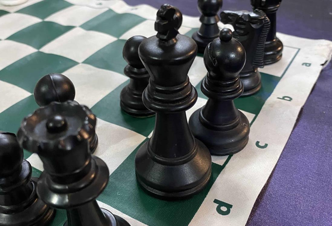 Invita Marco Vinicio a la práctica del ajedrez