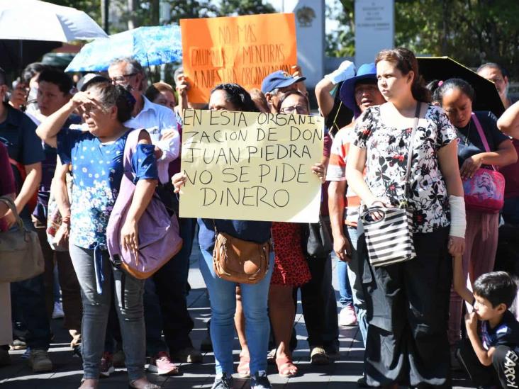 Siguen las protestas en palacio municipal de Xalapa; esto exigen