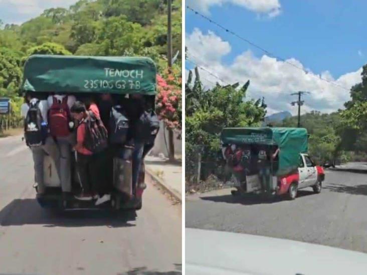 Colgados de una camioneta; así viajan estudiantes y ciudadanos en Misantla