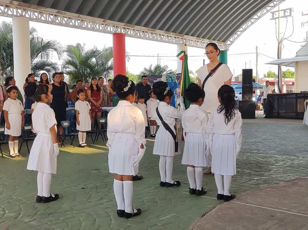 Se preparan para clausuras en planteles educativos de Moloacán