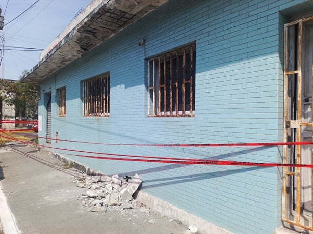 Vecinos del Centro Histórico de Veracruz temen por derrumbe de casa abandonada