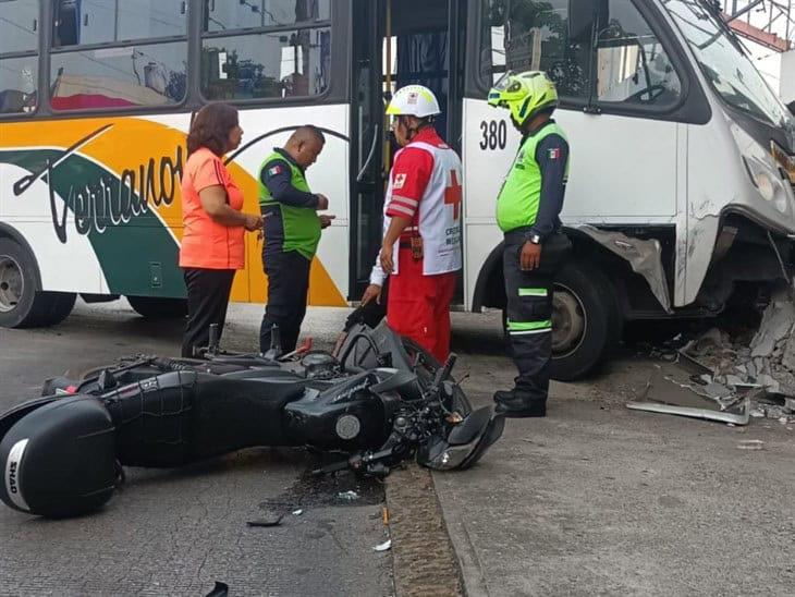 Autobús de pasaje provoca fuerte choque múltiple en Córdoba; hay 9 lesionados