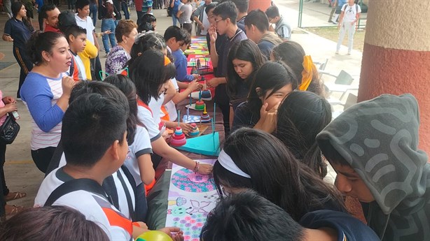 Realizan muestra académica en Secundaria Altamirano de Mendoza