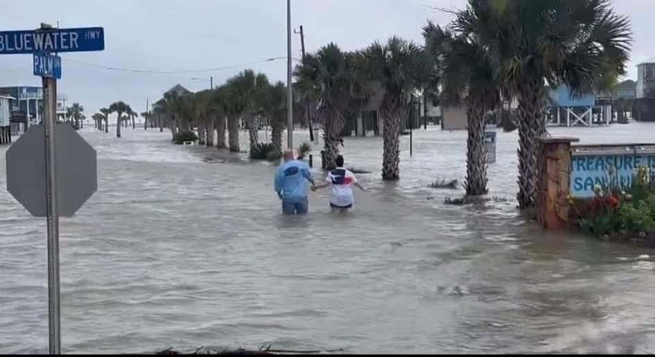 Tormenta tropical Alberto provoca inundaciones en zona costera de Texas | VIDEO