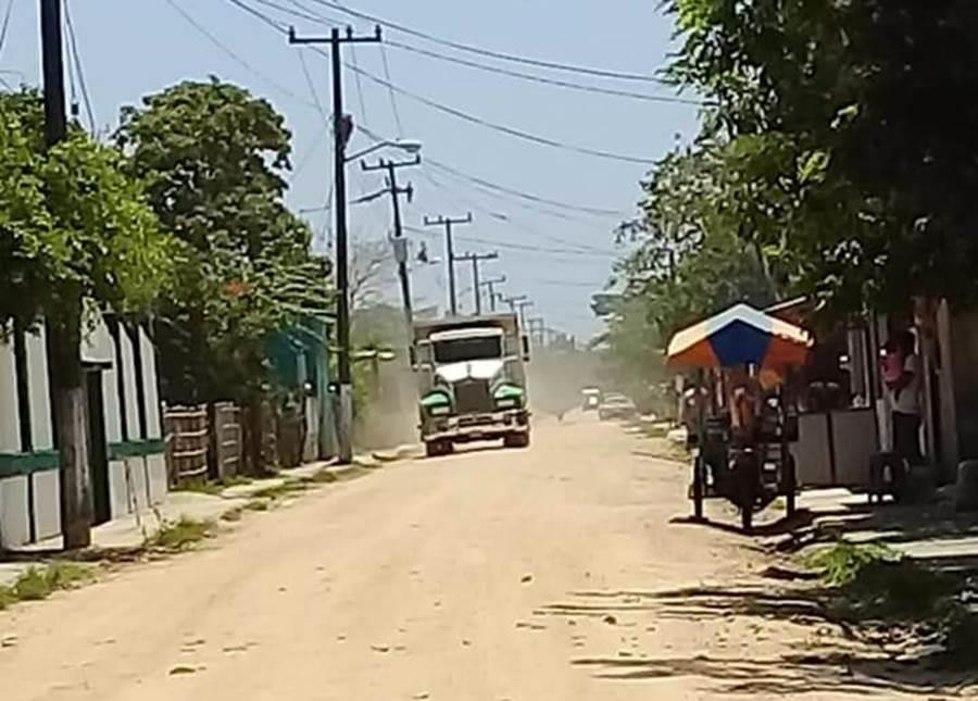 Caminos rurales de Moloacán, a merced de la temporada de lluvias