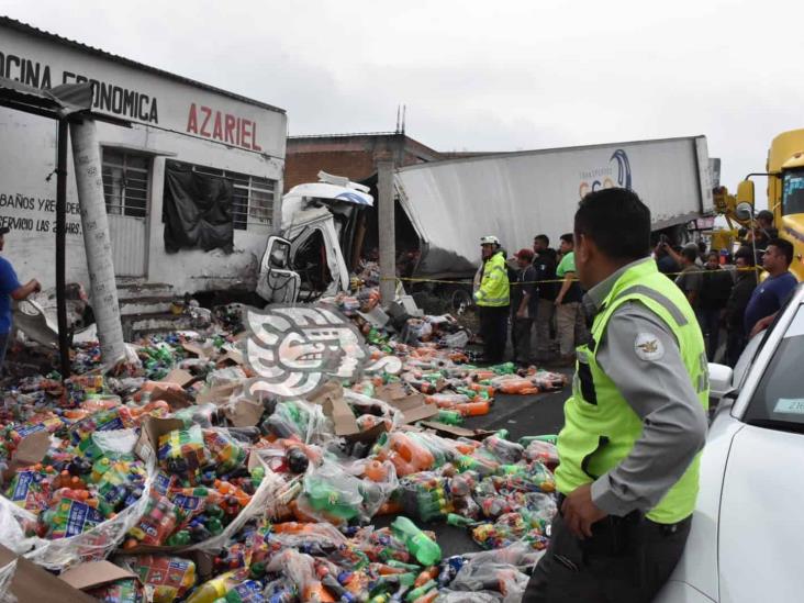 Se desata rapiña en Balastrera; trailero se estrella contra cocina económica en Nogales (+Video)