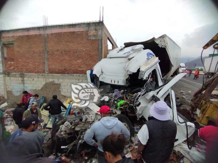 Se desata rapiña en Balastrera; trailero se estrella contra cocina económica en Nogales (+Video)