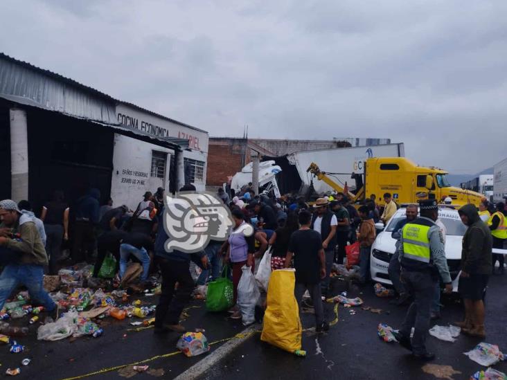 Se desata rapiña en Balastrera; trailero se estrella contra cocina económica en Nogales (+Video)