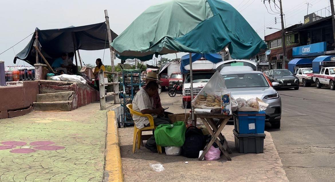 Comerciantes ambulantes se preparan para abandonar los márgenes del río Coatzacoalcos | VIDEO