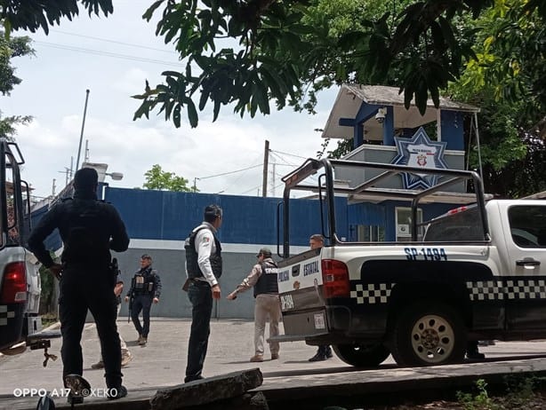 Ejército revisa armamento de Policía de San Andrés Tuxtla tras detención de 9 elementos