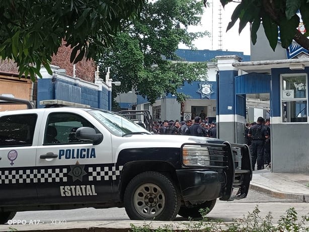 Ejército revisa armamento de Policía de San Andrés Tuxtla tras detención de 9 elementos