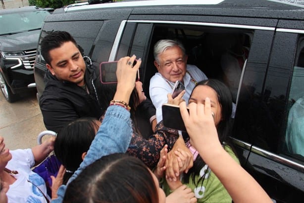 AMLO y Claudia Sheinbaum supervisan refinería de Minatitlán en Veracruz | VIDEO