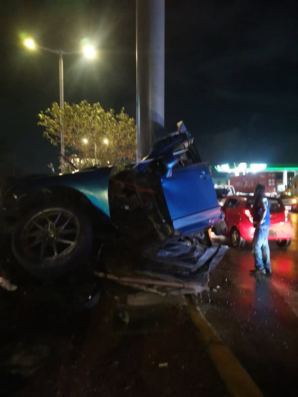 ¡Trágico accidente! Conductor muere al chocar y partir en dos su automóvil sobre la avenida Rafael Cuervo