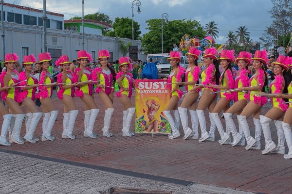 Efectúan papaqui en víspera de los festejos del Centenario del Carnaval de Veracruz