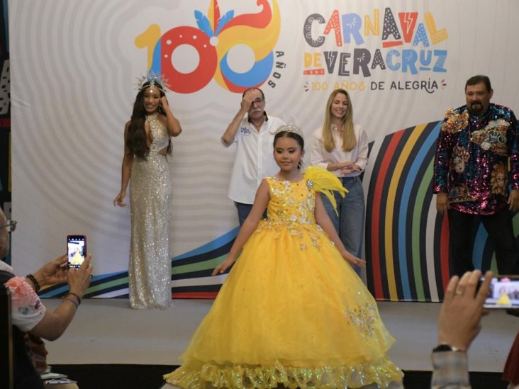 Presentan Corte Real electa del centenario del Carnaval de Veracruz 2024