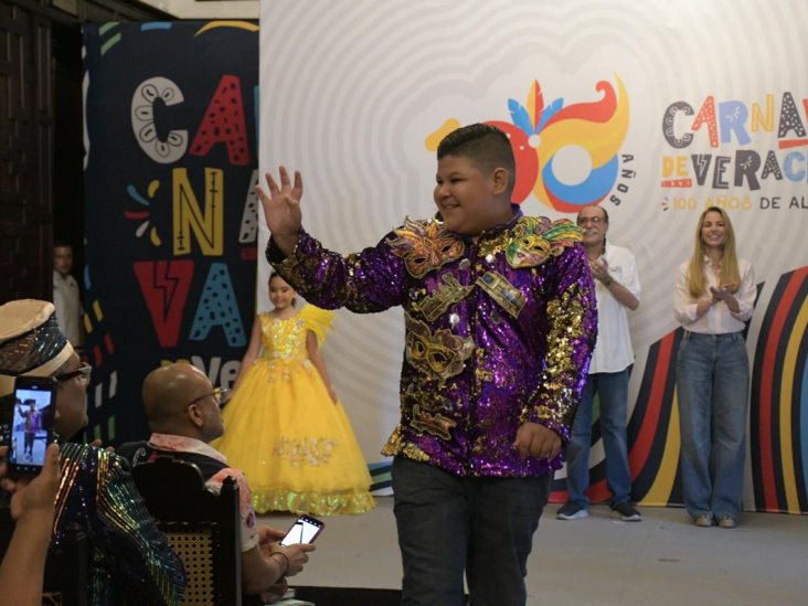 Presentan Corte Real electa del centenario del Carnaval de Veracruz 2024