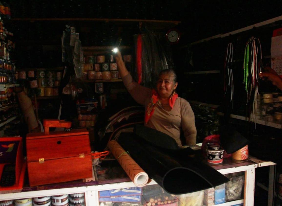 Apagón afecta a comerciantes en alrededores del mercado Morelos de Coatzacoalcos