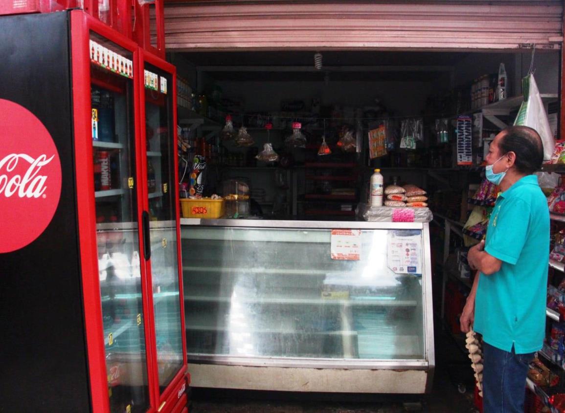 Falta de electricidad puso en peligro mercancías de locatarios del mercado Morelos