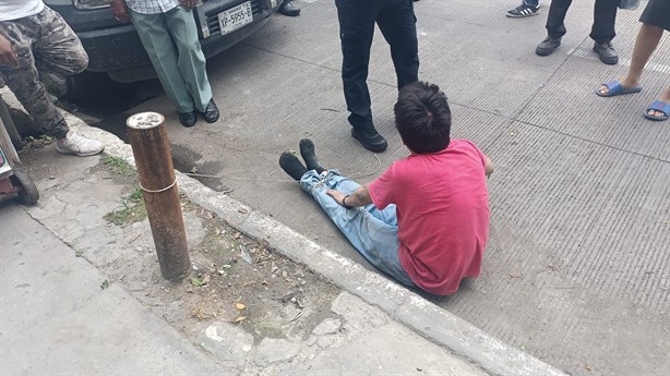 Automovilista vuelca su vehículo en avenida de Veracruz