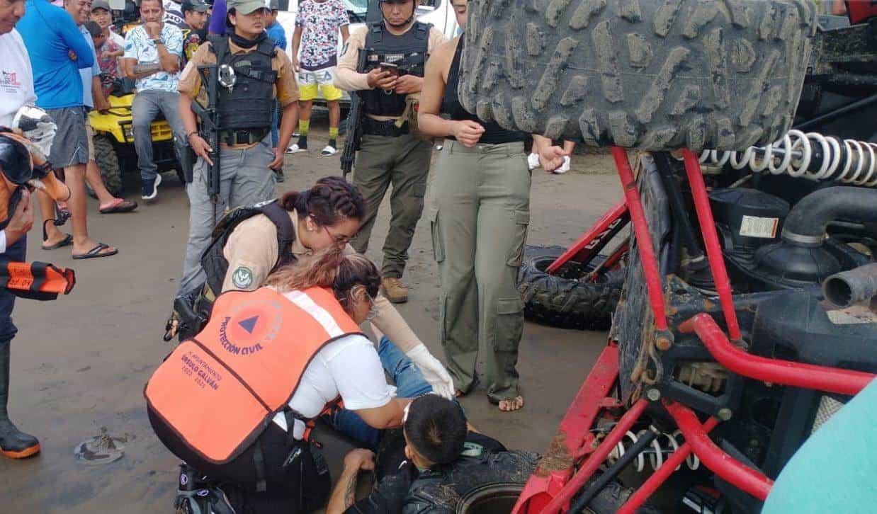 Vuelca vehículo todo terreno en las dunas de Chachalacas, Veracruz