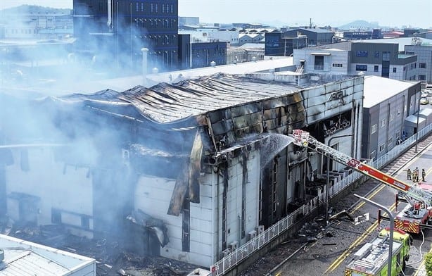 Incendio en fábrica de Corea del Sur deja más de 20 víctimas fatales| VIDEO