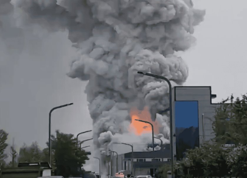 Incendio en fábrica de Corea del Sur deja más de 20 víctimas fatales| VIDEO