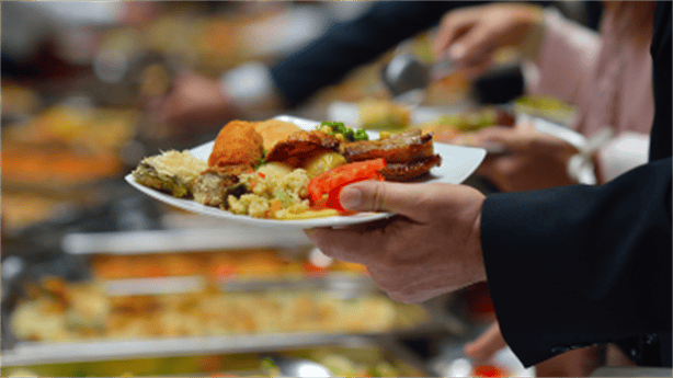 Estos trabajadores en México deben recibir comida GRATIS, segun la Ley Federal de Trabajo