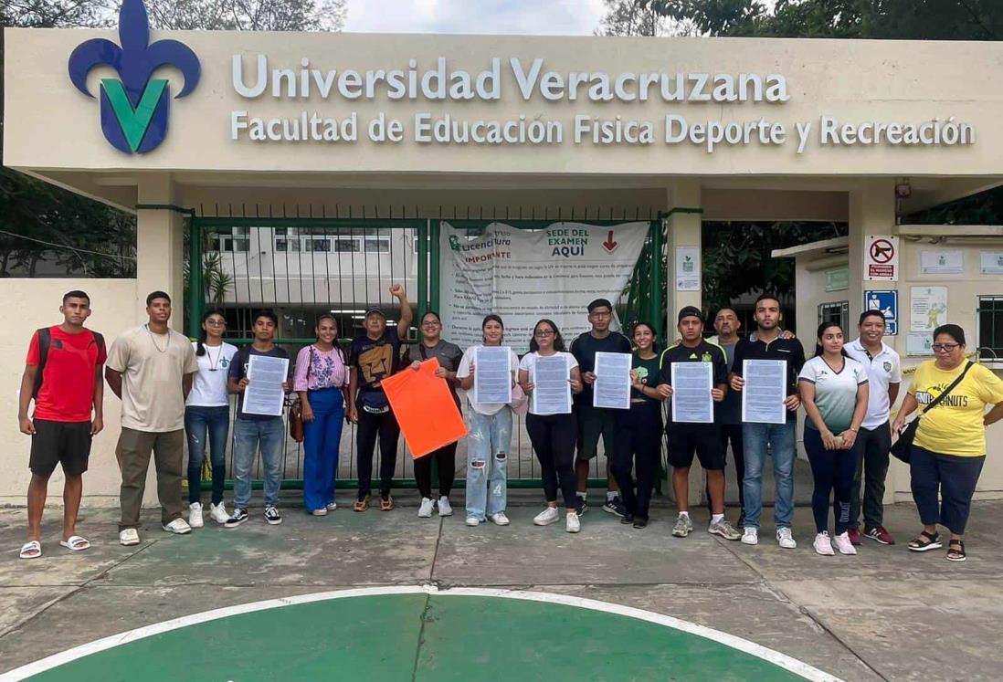 Protestan alumnos de Facultad de Educación Física de la UV por imposición de director