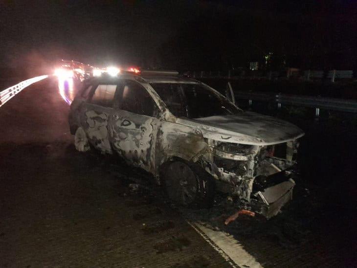 Se incendia camioneta familiar en carretera a Fortín; hay dos lesionados