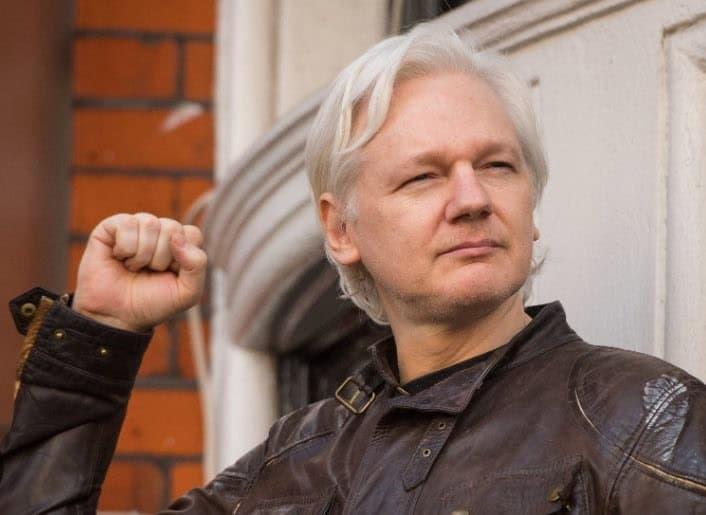 Estados Unidos concede libertad bajo fianza a Julian Assange, fundador de WikiLeaks