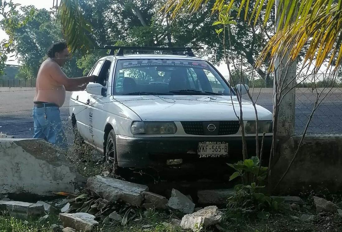 Choca auto contra barda de vivienda en San Pancho, en La Antigua