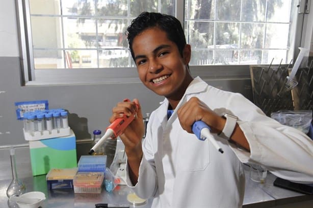 ¿Quién es el niño genio mexicano que estudia doctorado y sueña con el premio Nobel?