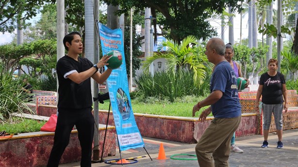 ¡A moverse! Fisioterapia mejora la salud de adultos mayores en Poza Rica