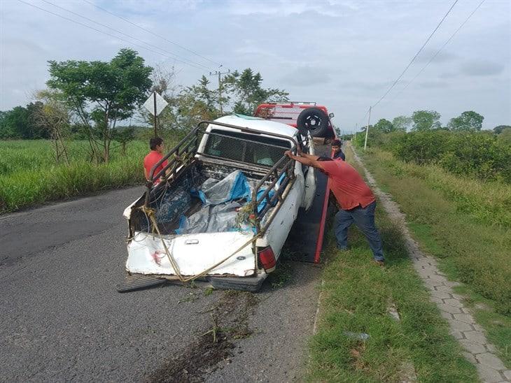 Camioneta sufre percance carretero en Misantla ¡y conductor desaparece!