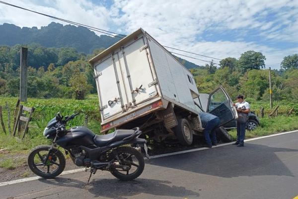 Accidente de camionetas en la carretera Coscomatepec- Huatusco